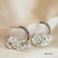 Female High Quality Lightweight Creative Design Medium Small Hoop Earring Luxurious Glamorous Fashion Bulk Jewelry Accessories