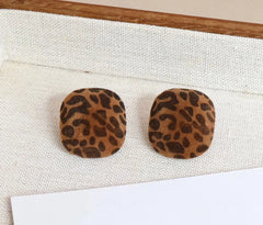 Fashion Leopard Print Heart Shaped Stud Earrings for Girls Simple Classic Dainty Jewelry for Women Ladies Accessories Wholesale