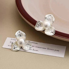 Luxury Classic Imitation Pearl Stud Earrings for Girls Flower Graceful Jewellry for Women Ladies Accessories Chinese Supplier