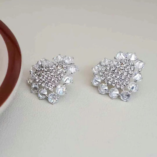 Glitter Luxury Heart Shaped Stud Earrings for Girls Sweet Cute Glamorous Jewellry for Women Ladies Accessories Femme Wholesale