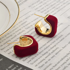 Women 's Retro Square Pattern Earrings Velvet Elegant High-end Earrings Light Luxury Niche Design Ear Accessories Autumn Winter