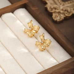 Fashion Bowknot Butterfly 18K Gold Plated Stud Earrings for Girls Simple Classic Minimalistic Jewelry for Women Ladies Wholesale