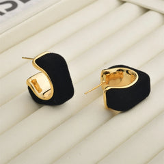 Women 's Retro Square Pattern Earrings Velvet Elegant High-end Earrings Light Luxury Niche Design Ear Accessories Autumn Winter