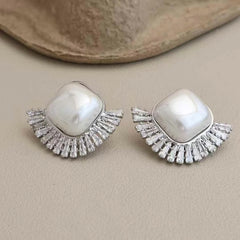 Simple Fashion Imitation Pearl Luxury Stud Earrings for Girls Elegant Classic Jewellry for Women Ladies Accessories Wholesale
