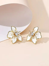 Women Flower Shape Imitation Pearl Bow Small Stud Earring Fashion Elegant Simple High Quality Bulk Jewelry Accessories for Daily