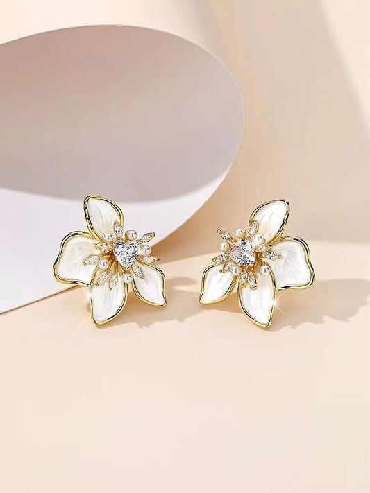 Women Flower Shape Imitation Pearl Bow Small Stud Earring Fashion Elegant Simple High Quality Bulk Jewelry Accessories for Daily