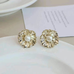 Simple Flower Luxury Trendy Stylish Stud Earrings for Girls Alphabet Art Deco Jewellry for Women Ladies Accessories Wholesale