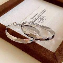 Fashion Trendy Elegant Classic Hoop Earrings for Girls Sweet Minimalistic Jewelry for Women Ladies Accessories Chinese Supplier