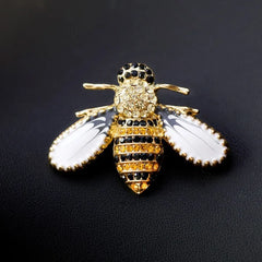 Fashion Glitter Animals Bees Sweet Brooches for Girls Elegant Stylish Pins Jewelry for Women Ladies Accessories New Design