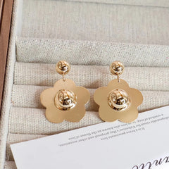 Fashion Simple Flowers Floral Minimalistic Drop Earrings for Girls Elegant Charms Glamorous Jewelry for Women Ladies Accessories