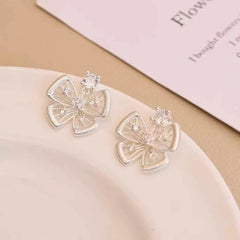 Fashion Sweet Cute Flower Butterfly Stud Earrings for Girls Glitter Designer Jewelry for Women Ladies Accessories Minimalistic