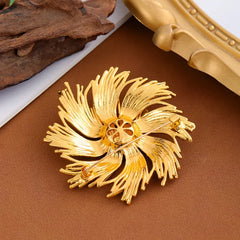 Fashion Vintage Golden Elegant Brooches for Girls Glamorous Charms Snow Flake Pins Jewelry for Women Ladies Accessories Chic