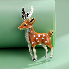 Fashion Christmas Deer Animals Classic Brooches for Girls Elegant Sweet Pins Jewelry for Women Ladies Accessories Wholesale