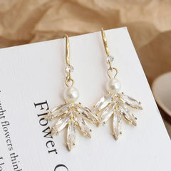 Women Imitation Pearl Star Rhinestone Decorative Drop Earring Sequined Glitter Elegant Chic Bulk Jewelry Accessories for Causal