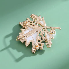 Fashion Leafs Maple Sweet Elegant Brooches for Girls Trendy Stylish Jewelry for Women Ladies Accessories Wholesale New Design