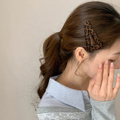 Fashion Classic Leopard Hair Clips for Girls Trendy Elegant Simple Vintage Snap Clips for Women Ladies Hair Accessories Chic