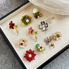 Fashion Flower Freshwater Pearl Cubic Zirconia Jade Brooches for Girls Copper 18K Gold Jewelry for Women Ladies Wholesale