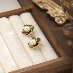 Fashion Vintage Luxury Flower Pearl Stud Earrings for Girls Sweet Jewelry for Women Ladies Wholesale Bulk China Manufacturer