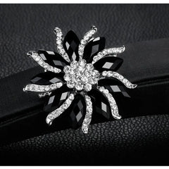 Fashion Glitter Rhinestone Sparking Brooches for Girls Elegant Sweet Pins Jewelry for Women Ladies Accessories Wholesale Sweet