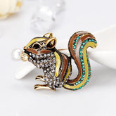 Fashion New Design Sweet Animals Squirrel Brooches for Girls Stylish Trendy Pins Jewelry for Women Ladies Accessories Wholesale