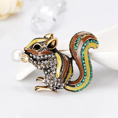 Fashion New Design Sweet Animals Squirrel Brooches for Girls Stylish Trendy Pins Jewelry for Women Ladies Accessories Wholesale