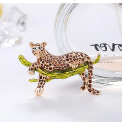 Fashion Trendy Animals Leopard Brooches for Girls Stylish Glamorous Dainty Charms Pins Jewelry for Women Ladies Accessories