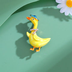 Cartoon Cute Yellow Duck Sweet Brooches for Girls Sweet Animals Stylish Pins for Women Ladies Accessories Jewelry Wholesale