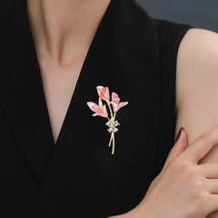 Fashion Elegant Lily Flowers Sweet Trendy Brooches for Girls Stylish Glamorous Cute Pins Accessories for Women Ladies Accessory
