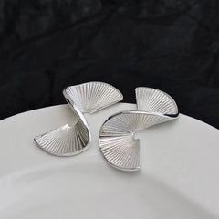 Ladies Flower Shape New Design Medium Stud Earring Elegant Fashion Charms Luxurious Wholesale Jewelry Accessories for Holiday