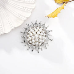 Fashion Elegant Glitter Sparking Rhinestone Brooches for Girls Lustros Imitation Pearl Pins Jewelry for Women Ladies Accessories