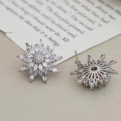 Fashion Glamorous Charms Flower Stud Earrings for Girls Elegant Tendy Stylish Glitter Jewelry for Women Ladies Accessories Chic