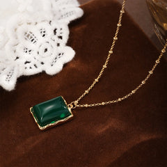 Fashion Green Agate Pendent Copper 18K Gold Plated Necklaces for Girls Elegant Jewelry for Women Ladies Wholesale China Factory