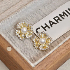 Simple Flower Luxury Trendy Stylish Stud Earrings for Girls Alphabet Art Deco Jewellry for Women Ladies Accessories Wholesale