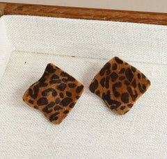 Fashion Leopard Print Heart Shaped Stud Earrings for Girls Simple Classic Dainty Jewelry for Women Ladies Accessories Wholesale