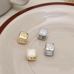 Simple Fashion Chic Minimalistic Stud Earrings for Girls Clip on Elegant Dainty Jewelry for Women Ladies Accessories Wholesale