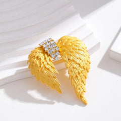 Fashion European and American Style Swing Angel Brooches for Girls Trendy Vintage Simple Jewelry for Women Ladies Accessories