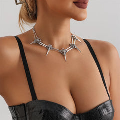 Fashion Simple Gothic Skeleton Necklaces for Girls Minimalistic Charms Glamorous Jewellry for Women Ladies Accessories Wholesale