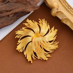 Fashion Vintage Golden Elegant Brooches for Girls Glamorous Charms Snow Flake Pins Jewelry for Women Ladies Accessories Chic