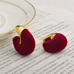 Retro Earrings Stud Female New Irregular Velvet Hoop Earrings Niche Design Light Luxury Fashion Earrings Autumn and Winter Bulk