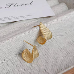 Fashion Trendy Minimalistic Simple Hoop Earrings for Girls Charms Chic Art Deco Jewelry for Women Ladies Accessories Wholesale