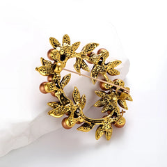 Fashion Elegant Imitation Pearl Graceful Brooches for Girls Stylish Classic Pins Jewelry for Women Ladies Accessories Hot Sale