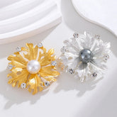 Fashion Elegant Sweet Imitation Pearl Brooches for Girls Trendy Luxury Pins Jewelry for Women Ladies Accessories New Design