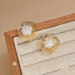 Ladies New Design Mental Flower Shape Stud Earring Fashion Elegant Street Style Bulk Order Jewelry Accessories for Women Holiday