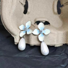 Women Flower Imitation Pearl Decorative Small Drop Earring Fashion Elegant Sweet Charms Affordable Bulk Daily Jewelry Accessory