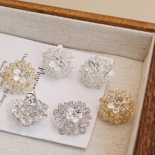 Sweet Ball Flower Elegant Stud Earrings for Girls Luxury Simple Art Deco Jewellry for Women Ladies Accessories Wholesale Chic