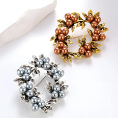 Fashion Elegant Imitation Pearl Graceful Brooches for Girls Stylish Classic Pins Jewelry for Women Ladies Accessories Hot Sale