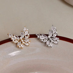 Luxury Fashion Butterfly Rhinestone Glitter Stud Earrings for Girls Animals Bear Dainty Jewelry for Women Ladies Accessories