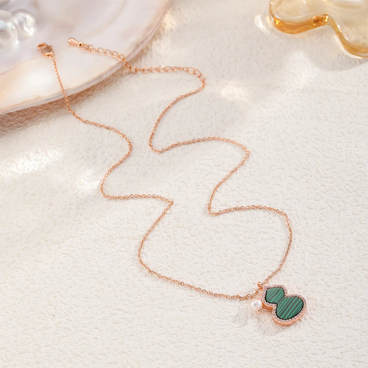 Female Freshwater Pearl 18k Gold-plated Red Agate Green Malachite Necklace Gourd Shape Fashion in Stock Jewelry for Women Causal