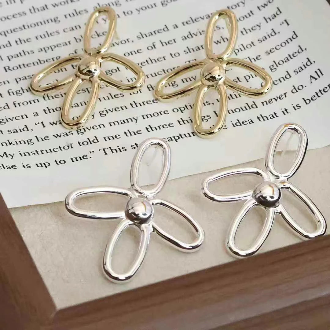 Simple Fashion Stylish Bold Designer Stud Drop Earrings for Girls Elegant Graceful Art Deco Jewelry for Women Ladies Accessories