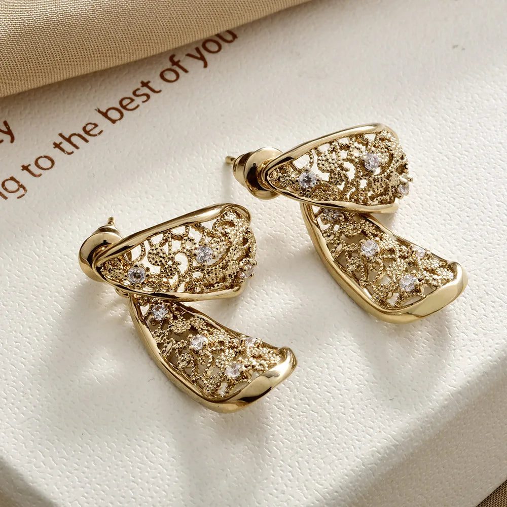 Front and Back Two-Way Stud Earrings French Style Exquisite Glitter Hollow Lace Pattern Earrings Fashion Elegant Retro Luxury